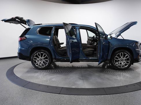 Used 2026 GMC Acadia Denali Ultimate w/ LPO, Floor Liner Package AWD/4WD image 11