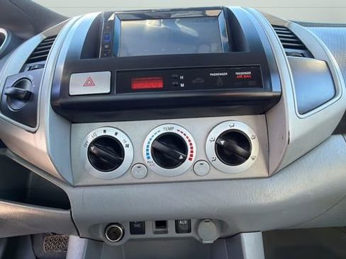 Used 2011 Toyota Tacoma 4x4 Double Cab w/ TRD Off-Road Pkg image 13