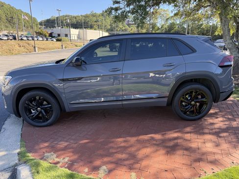 New 2026 Volkswagen Atlas Cross Sport SEL R-Line image 7