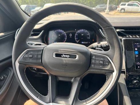 Used 2023 Jeep Grand Cherokee Altitude AWD/4WD image 16
