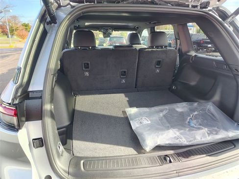 New 2025 Jeep Grand Cherokee Altitude image 33