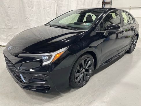Used 2025 Toyota Corolla SE FWD image 3