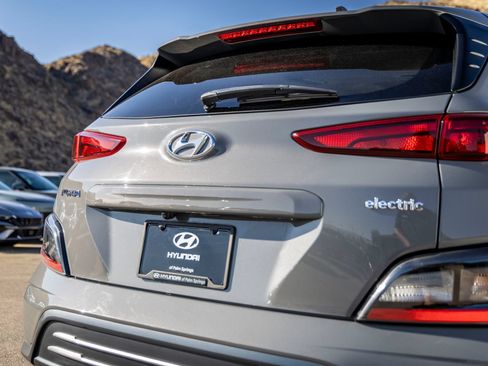 Used 2023 Hyundai Kona SEL w/ Cargo Package FWD image 13