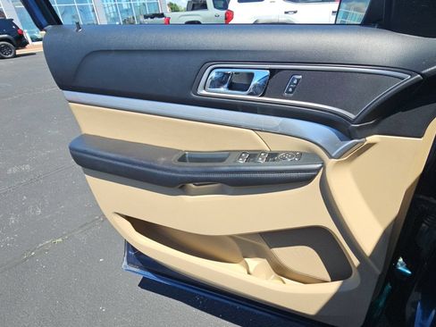 Used 2016 Ford Explorer XLT w/ Equipment Group 202A FWD image 22