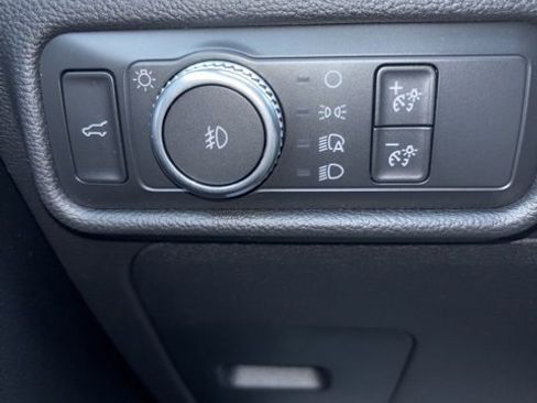 Used 2020 Ford Explorer XLT w/ Equipment Group 202A image 12