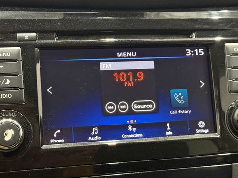 Used 2019 Nissan Rogue SV image 34