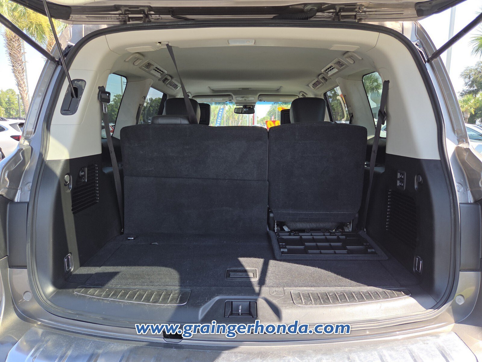 Used 2017 INFINITI QX80 2WD w/ Driver Assistance Package image 13
