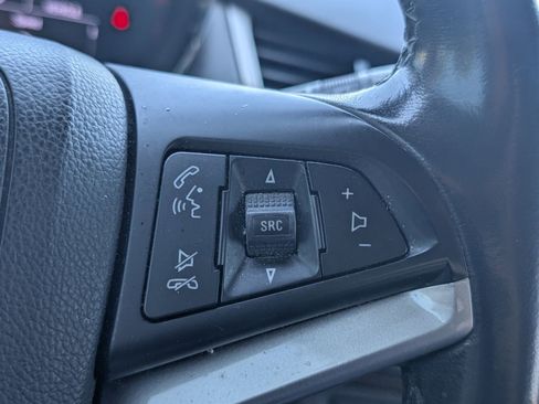 Used 2020 Chevrolet Trax LT w/ LT Convenience Package FWD image 13