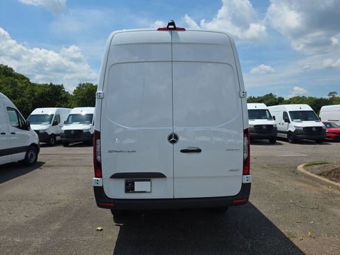 Used 2025 Mercedes-Benz Sprinter 2500 image 9
