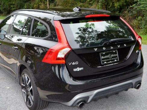 Used 2017 Volvo V60 T5 Dynamic image 9