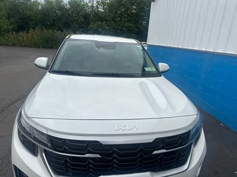 Used 2024 Kia Seltos LX AWD/4WD image 3