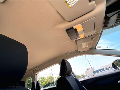 Used 2025 Nissan Rogue SV FWD image 15
