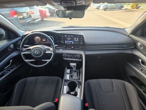 Used 2021 Hyundai Elantra SEL w/ Convenience Package image 26