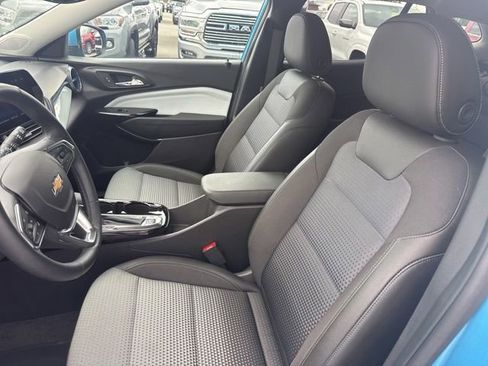 Used 2025 Chevrolet Trax LT w/ LT Convenience Package FWD image 12