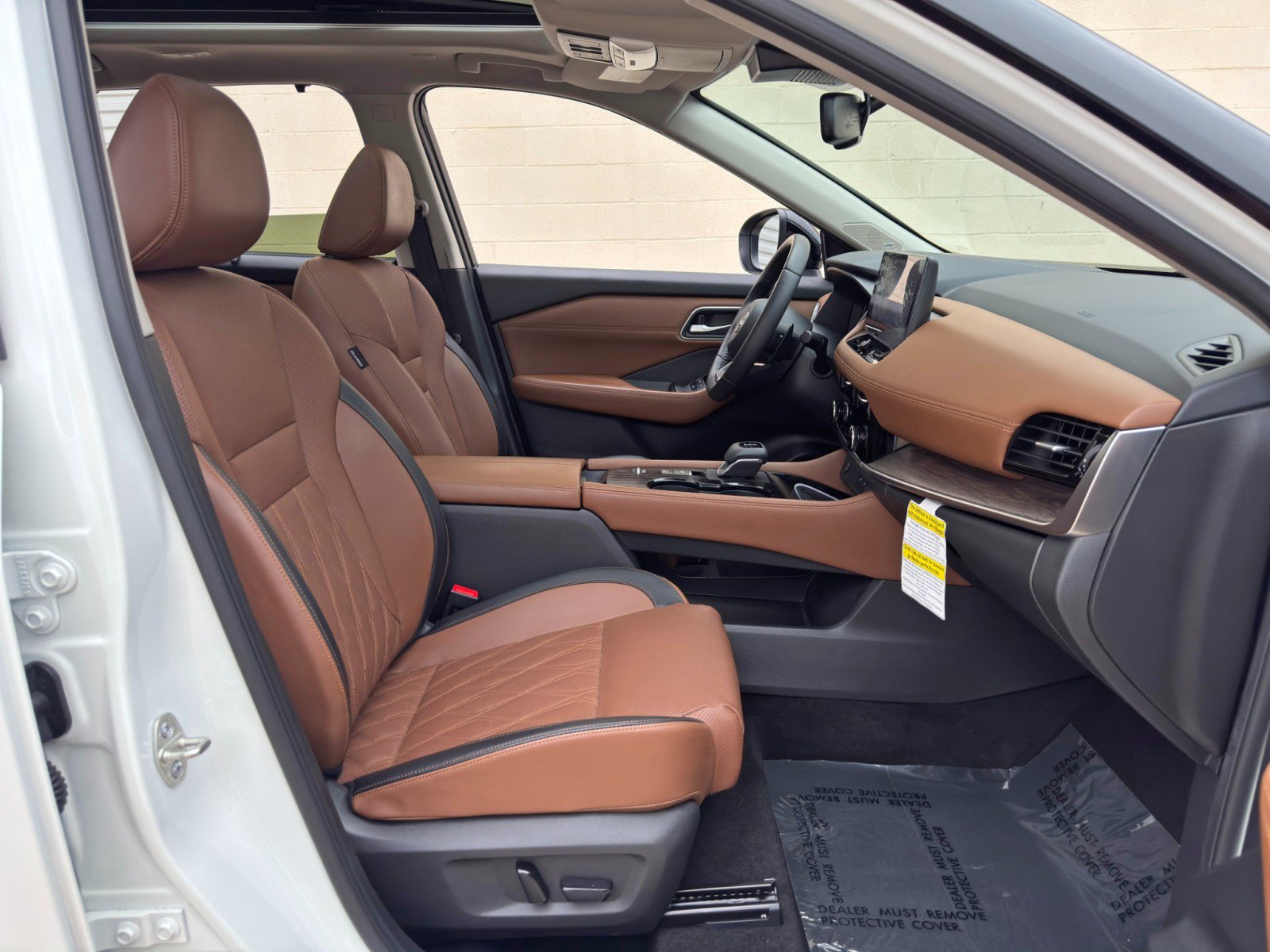Used 2024 Nissan Rogue Platinum w/ Platinum Premium Package FWD image 16