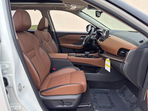 Used 2024 Nissan Rogue Platinum w/ Platinum Premium Package FWD image 16