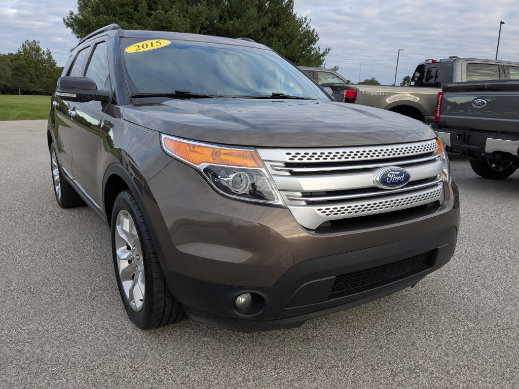 Used 2015 Ford Explorer XLT w/ Equipment Group 202B AWD/4WD image 3