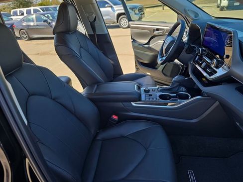 New 2026 Toyota Highlander Limited image 10