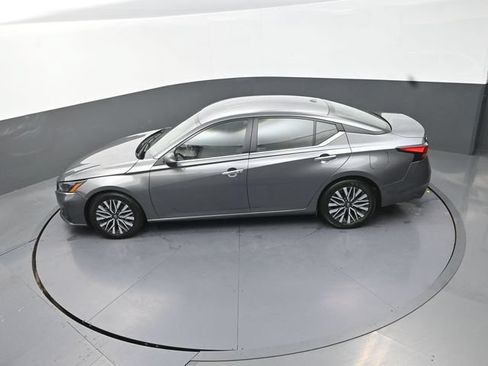 Used 2024 Nissan Altima 2.5 SV FWD image 25