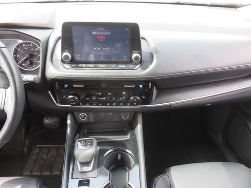 Used 2021 Nissan Rogue SL image 15