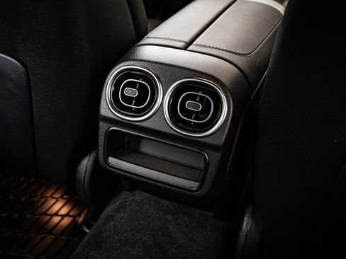 Certified 2024 Mercedes-Benz C 43 AMG 4MATIC Sedan image 37