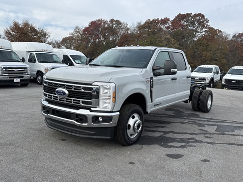 New 2026 Ford F350 XL w/ XL Chrome Package image 2