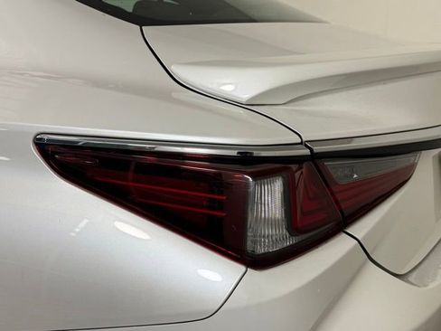 Used 2023 Lexus ES 350 w/ Premium Package FWD image 12