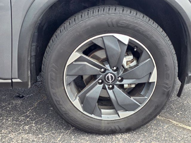 Used 2025 Nissan Rogue SV AWD/4WD image 17