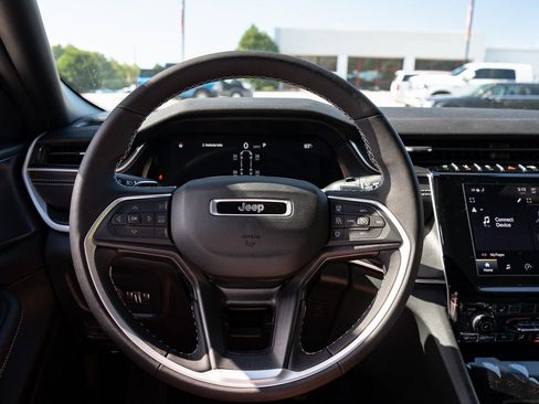New 2025 Jeep Grand Cherokee L Laredo w/ Luxury Tech Group I RWD image 29