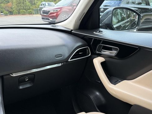 Used 2019 Jaguar F-PACE Premium image 31