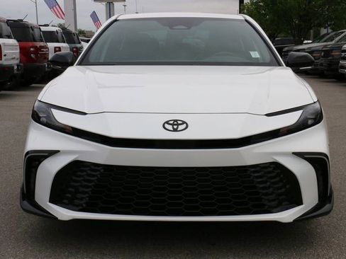 Used 2026 Toyota Camry XLE w/ Convenience Package image 3