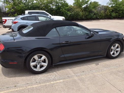 Used 2017 Ford Mustang Convertible RWD image 6