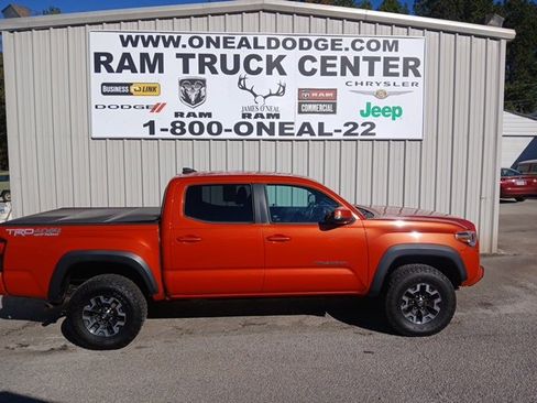 Used 2018 Toyota Tacoma TRD Off-Road image 2