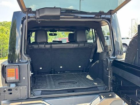 Used 2016 Jeep Wrangler Unlimited Sahara AWD/4WD image 14