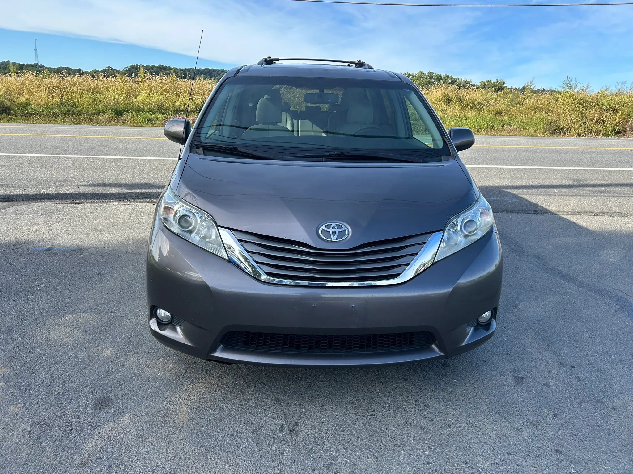 Used 2013 Toyota Sienna XLE w/ Entertainment Pkg AWD/4WD image 5
