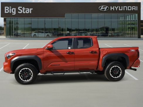 Used 2025 Toyota Tacoma TRD Off-Road AWD/4WD image 2