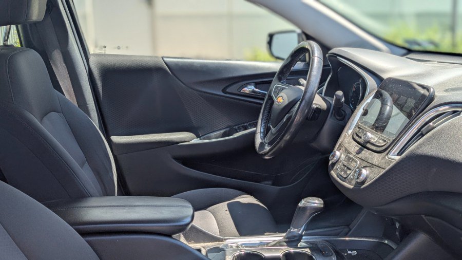 Used 2018 Chevrolet Malibu Hybrid w/ Driver Confidence Package FWD image 19