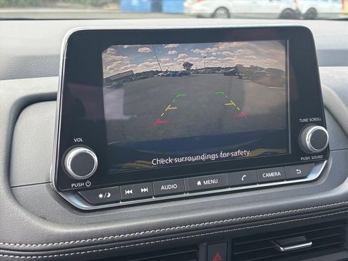Used 2025 Nissan Rogue SV FWD image 5