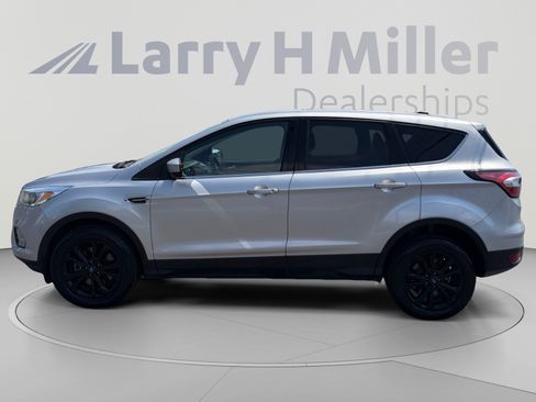 Used 2017 Ford Escape SE AWD/4WD image 2