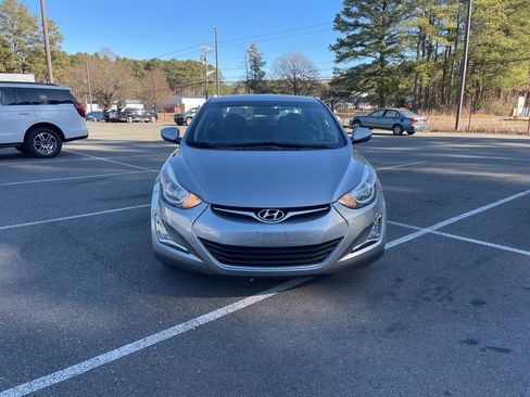 Used 2014 Hyundai Elantra SE w/ Option Group 02 image 3