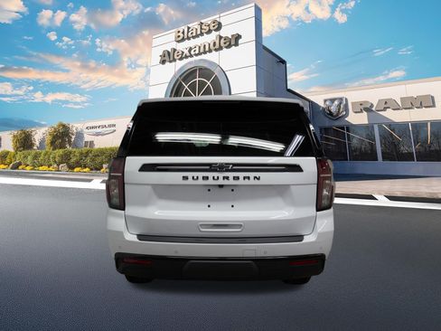 Used 2024 Chevrolet Suburban Z71 w/ Luxury Package AWD/4WD image 8