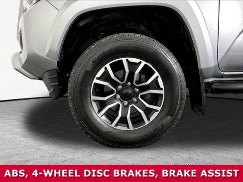 Used 2021 Toyota Tacoma TRD Sport w/ Technology Package AWD/4WD image 32