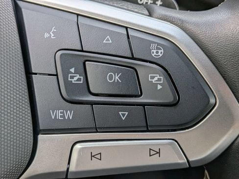Used 2025 Volkswagen Atlas Cross Sport SE FWD image 26