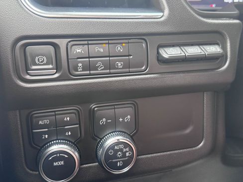 Used 2023 GMC Yukon AT4 w/ Technology Package AWD/4WD image 13