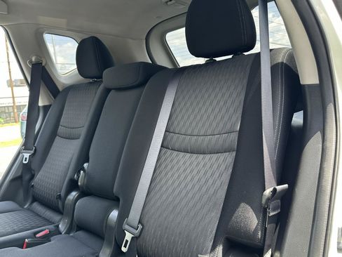 Used 2017 Nissan Rogue SV AWD/4WD image 34