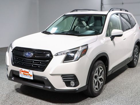 Used 2023 Subaru Forester Premium AWD/4WD image 32
