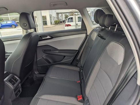 Certified 2022 Volkswagen Taos SE image 18