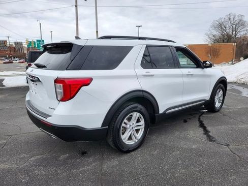 Used 2024 Ford Explorer XLT w/ Equipment Group 202A AWD/4WD image 8