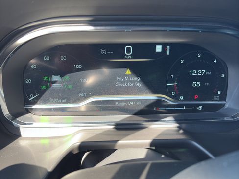 Used 2022 GMC Yukon XL SLT w/ SLT Luxury Package image 7