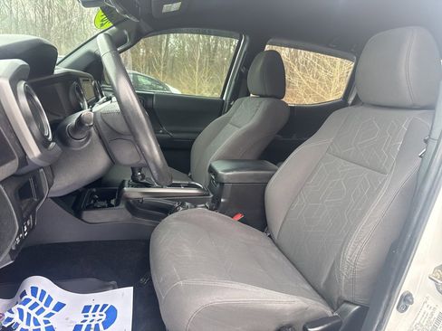 Used 2018 Toyota Tacoma TRD Sport image 13